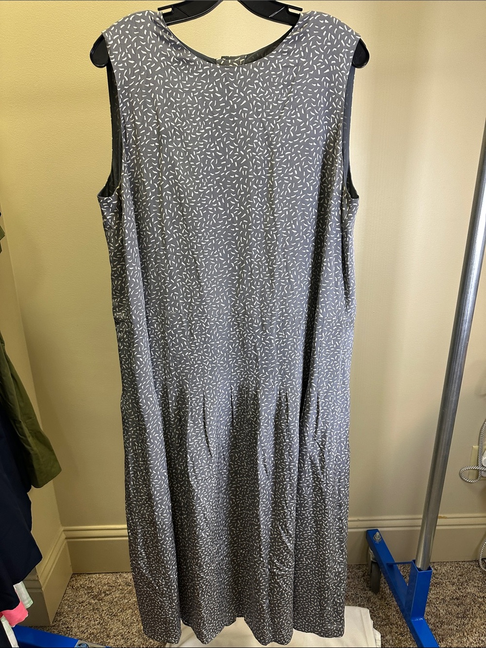 Lafayette 148 New York Gray Sleeveless Maxi Dress with Subtle White Print